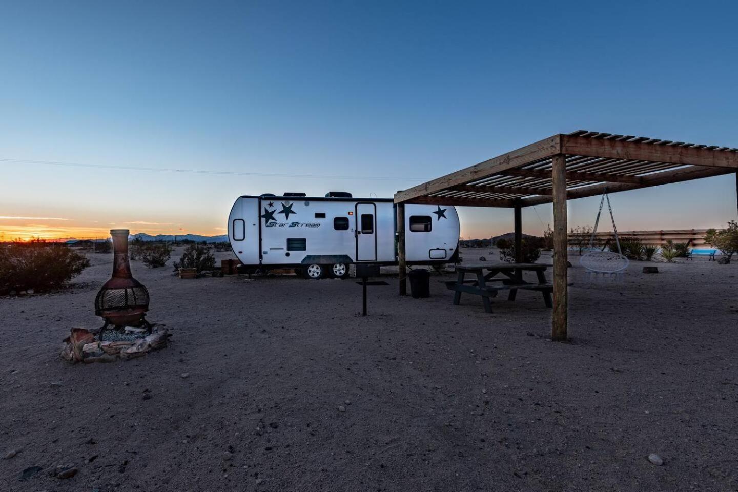 Jt Village Campground - Star Stream Joshua Tree Exteriör bild